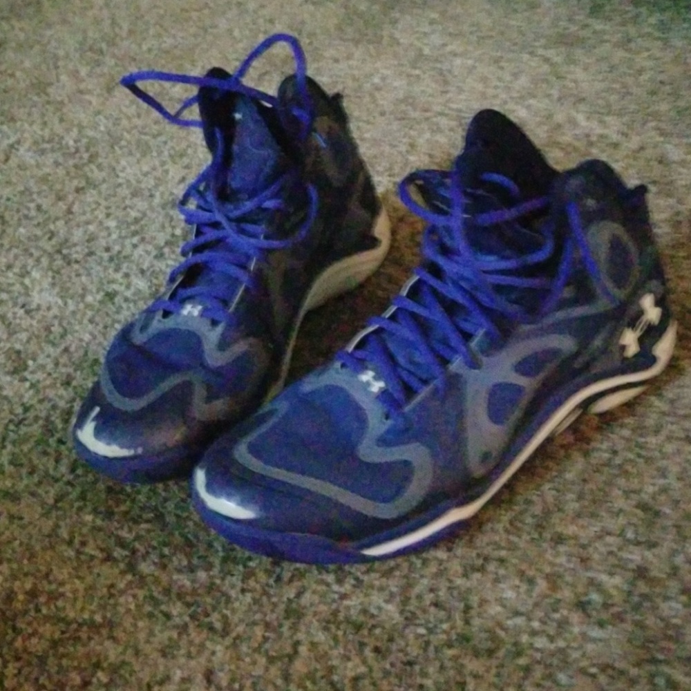 Under armer blue basketball shoes
